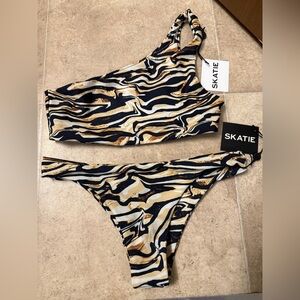 NWT- SKATIE One-Shoulder Bikini Set in Abstract Print
